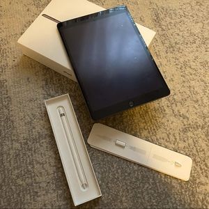 Apple iPad 7th Generation with Apple Pencil 1st Generation (LIKE NEW CONDITION)